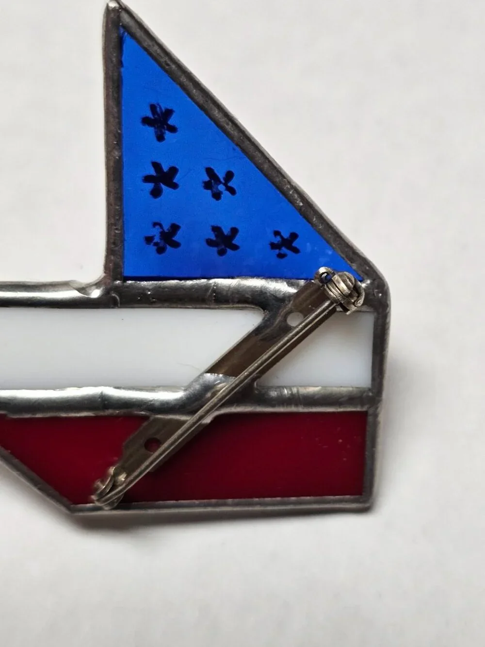 Womens Brooch Pin Stained Glass Red White Blue Patriotic Flag Sailboat Boat USA